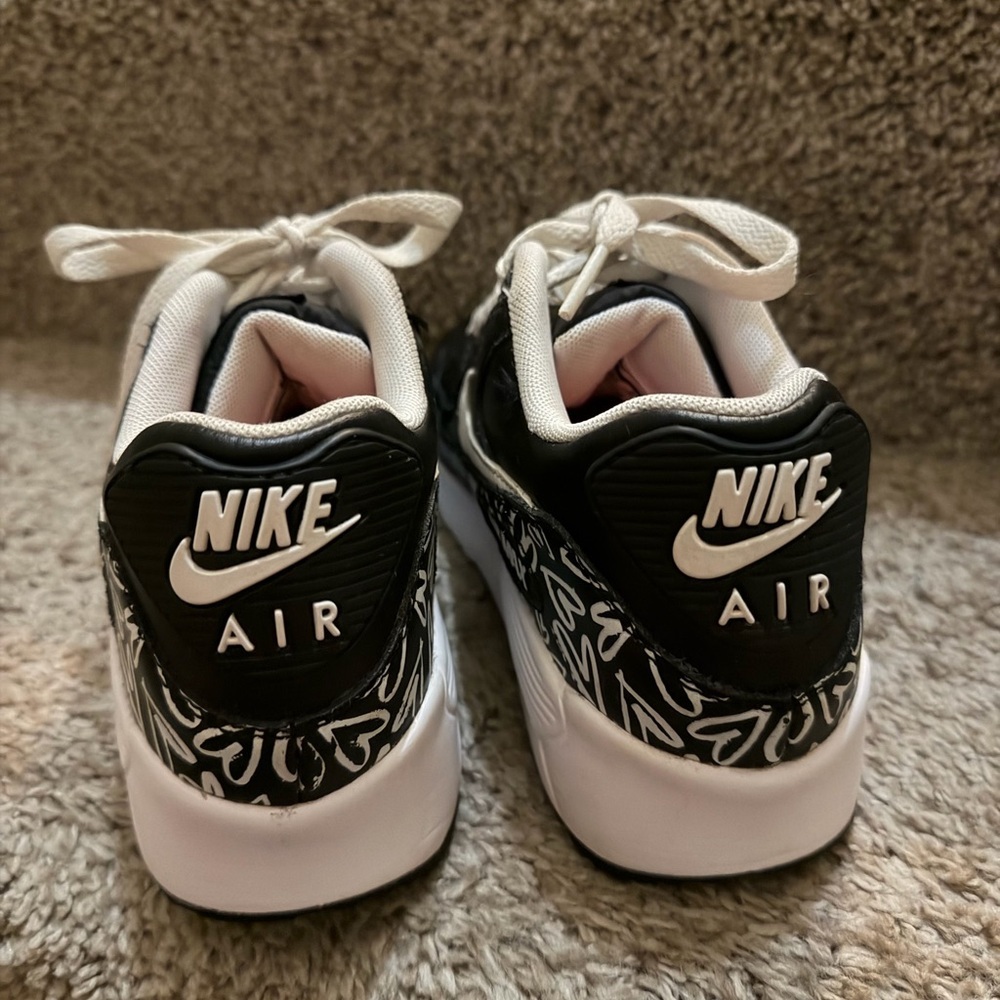 Nike Air Max 90 Sneakers Size youth 5.5Y Women 7 Black White Heart Print - Picture 4 of 10